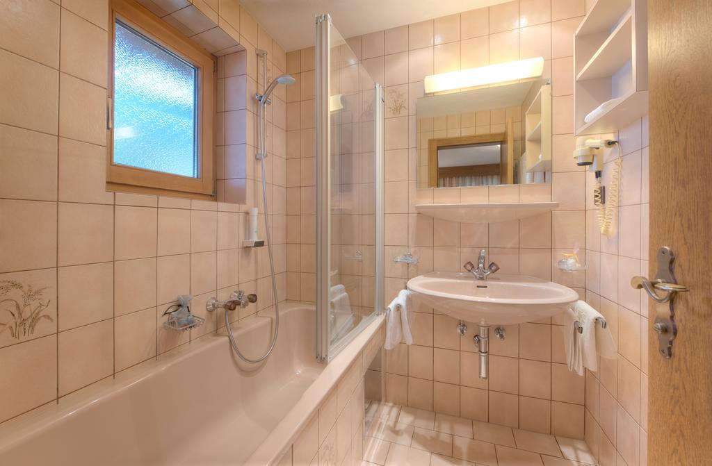 Hotel Garni Almjur Sankt Anton am Arlberg Dış mekan fotoğraf